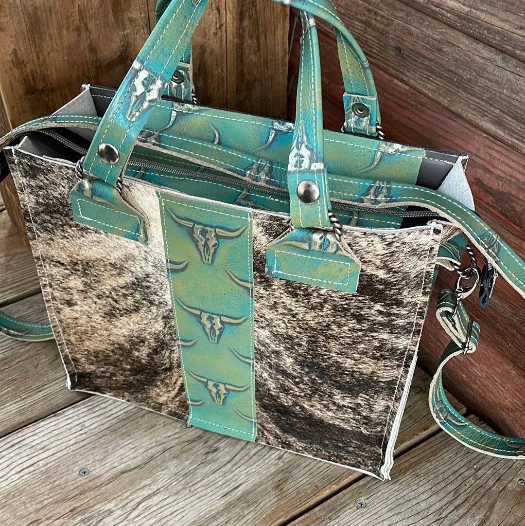 004 Minnie Pearl - Brindle w/ Margarita Skulls