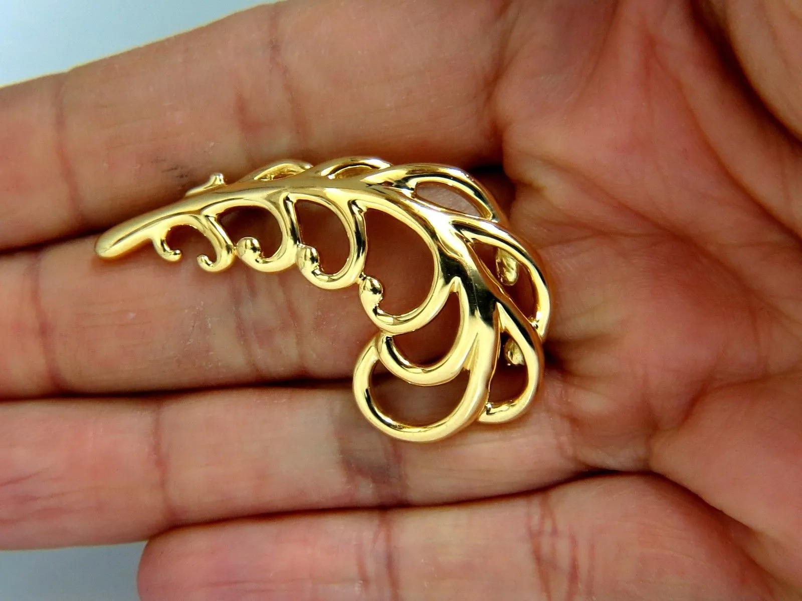 18Kt Gold Floral Brooch Pin