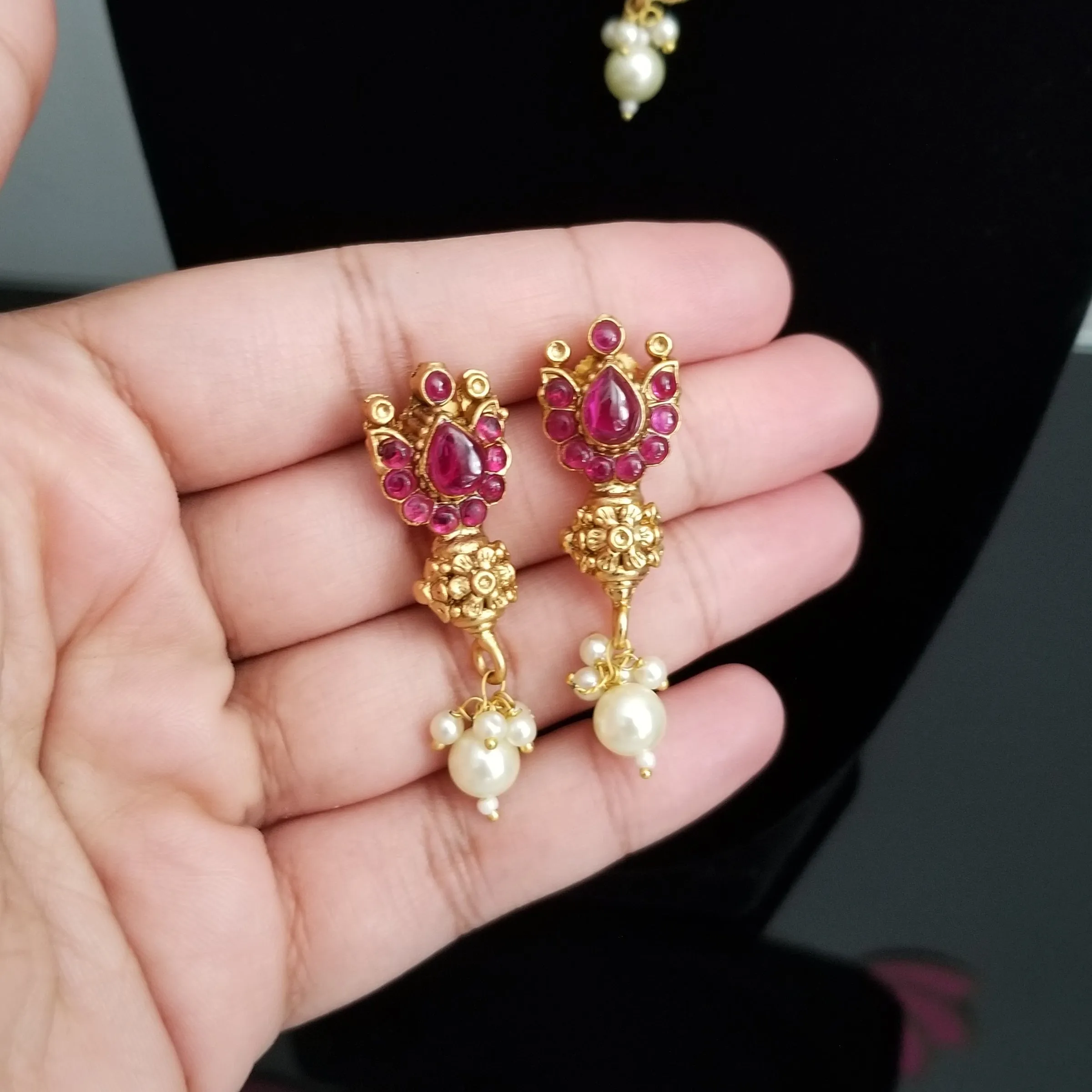 Antique Classic Necklace With Matte Gold Plating 7108