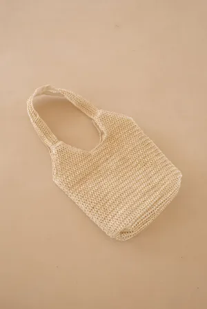 Ara Beach Tote Bag