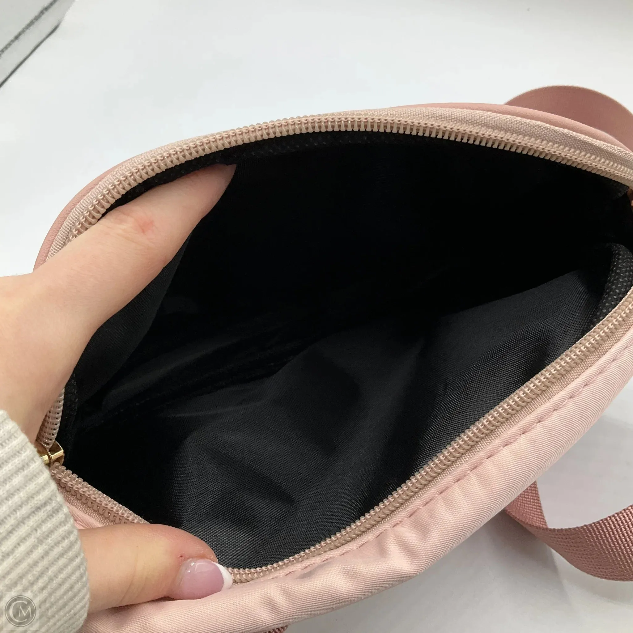Belt Bag By Clothes Mentor, Size: Small