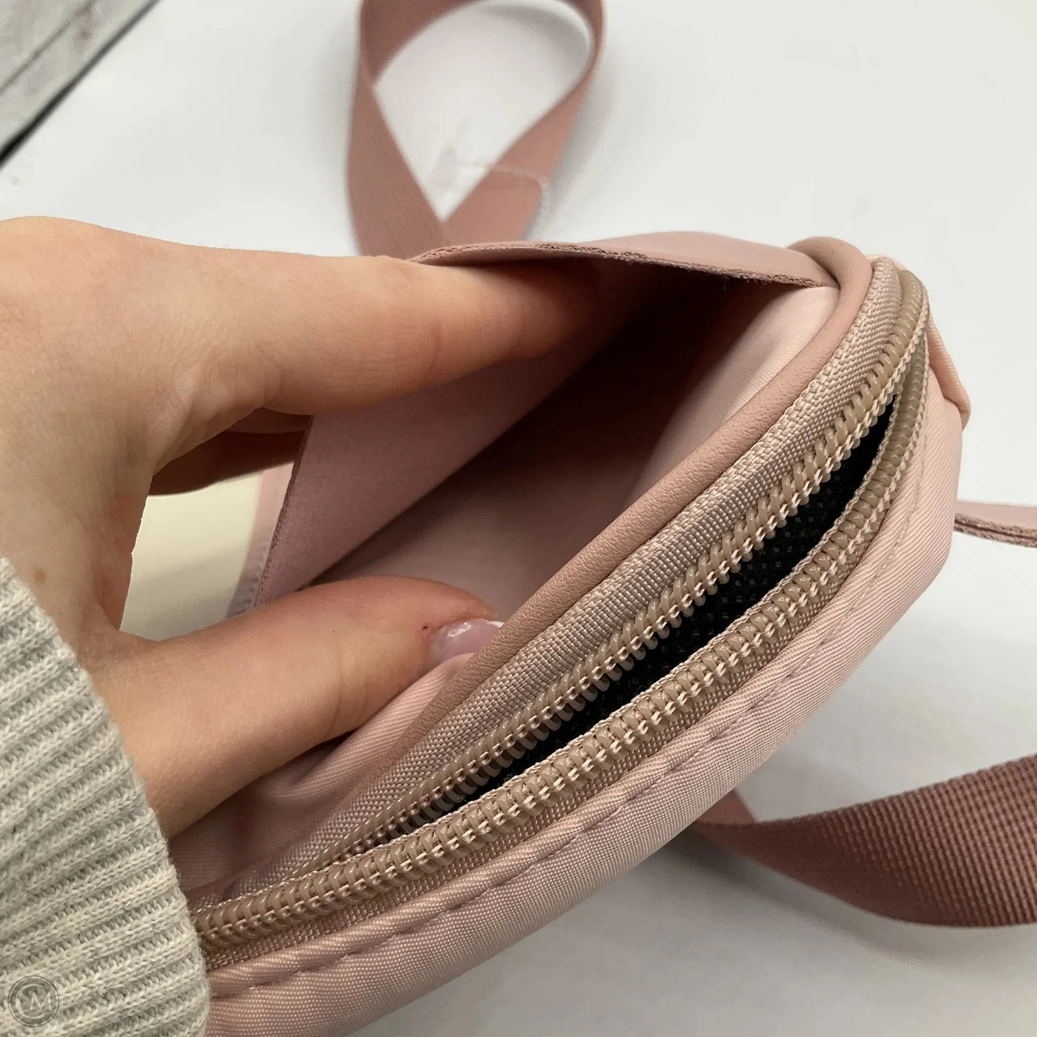 Belt Bag By Clothes Mentor, Size: Small