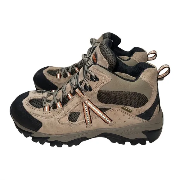 Cabela's Man Hiking Shoes Size 8 !