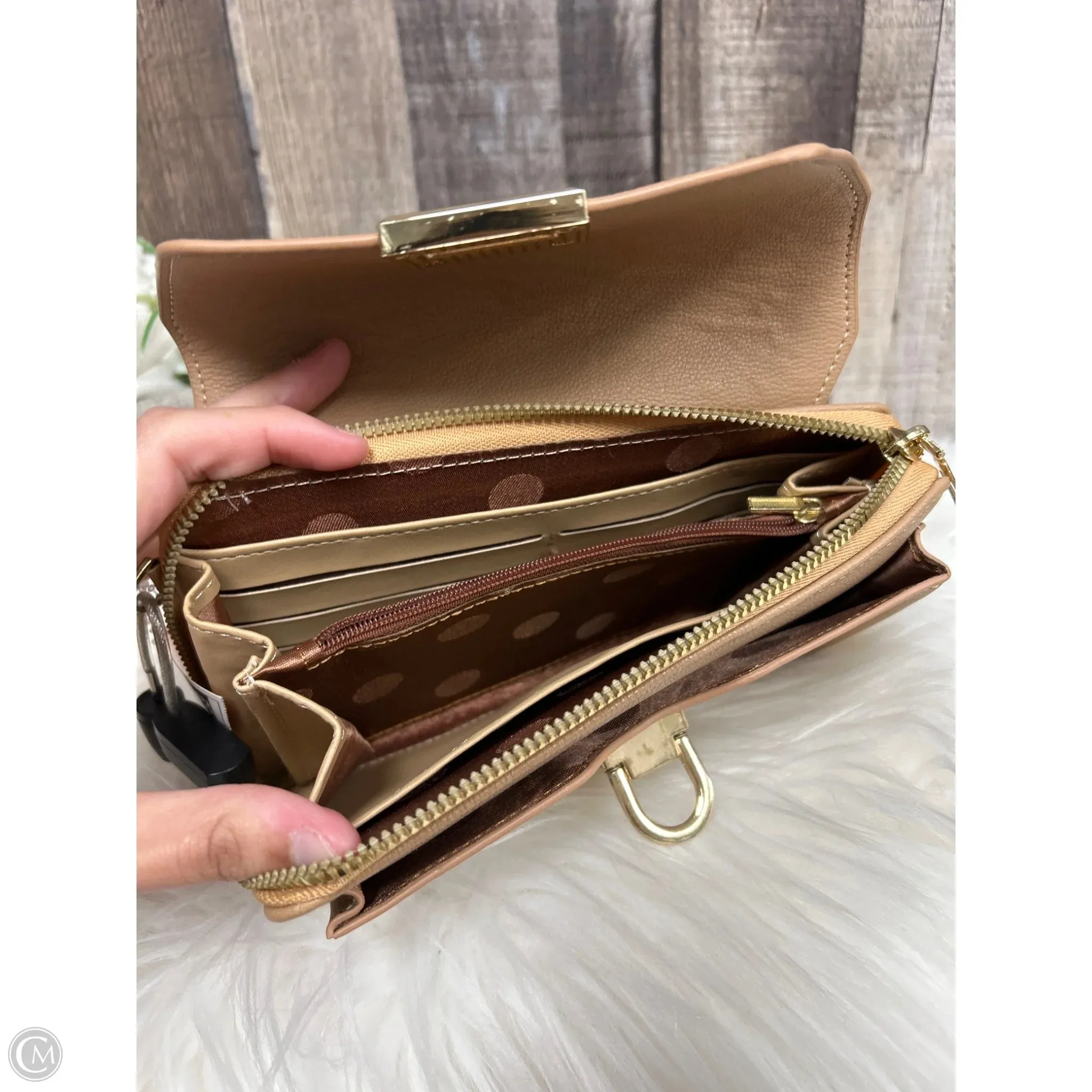 Crossbody By Cmf, Size: Small