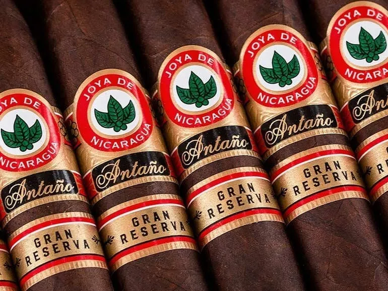 Joya de Nicaragua Antaño Gran Reserva Belicoso
