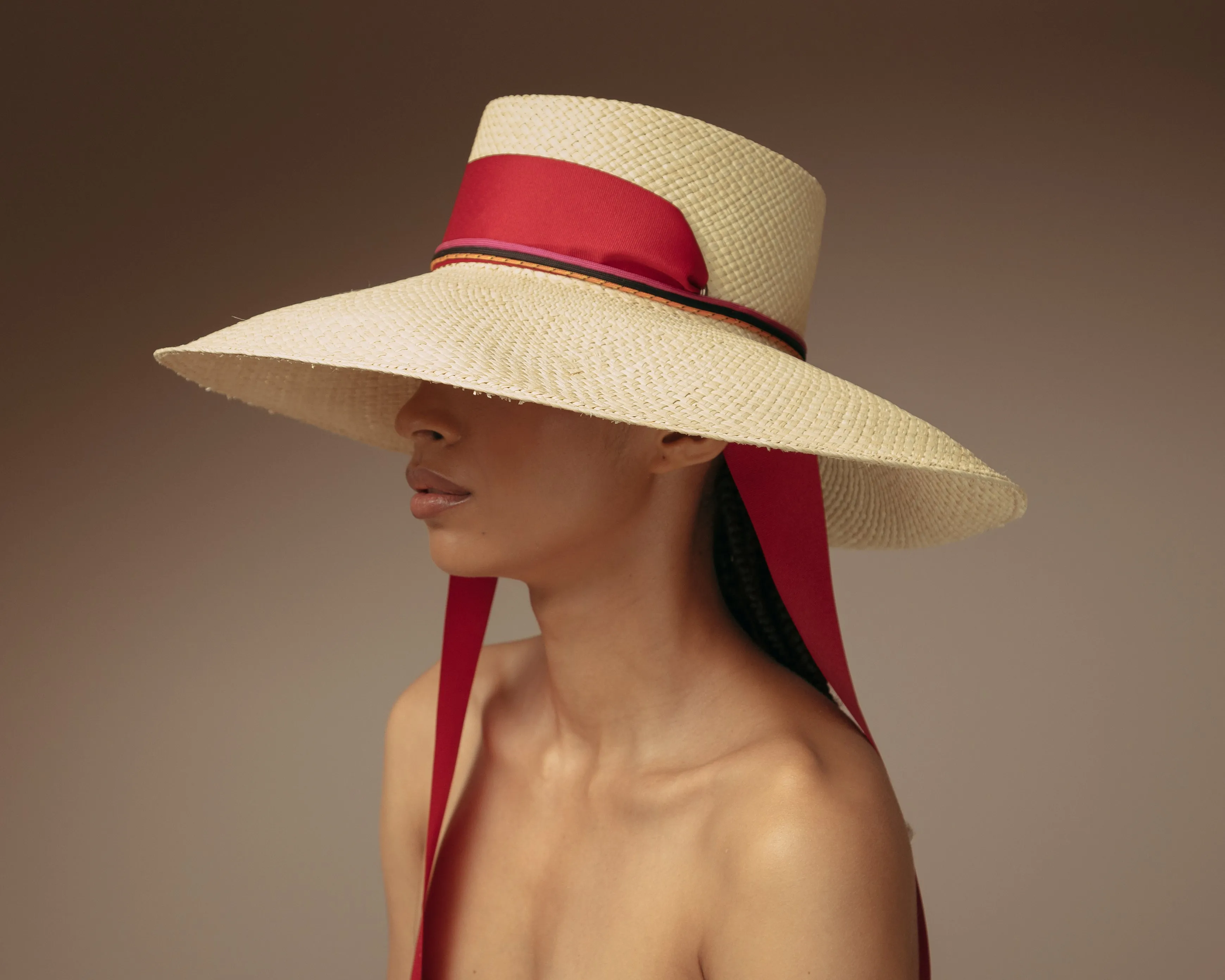 Long Brim Dumunt hat with adjustable ribbon