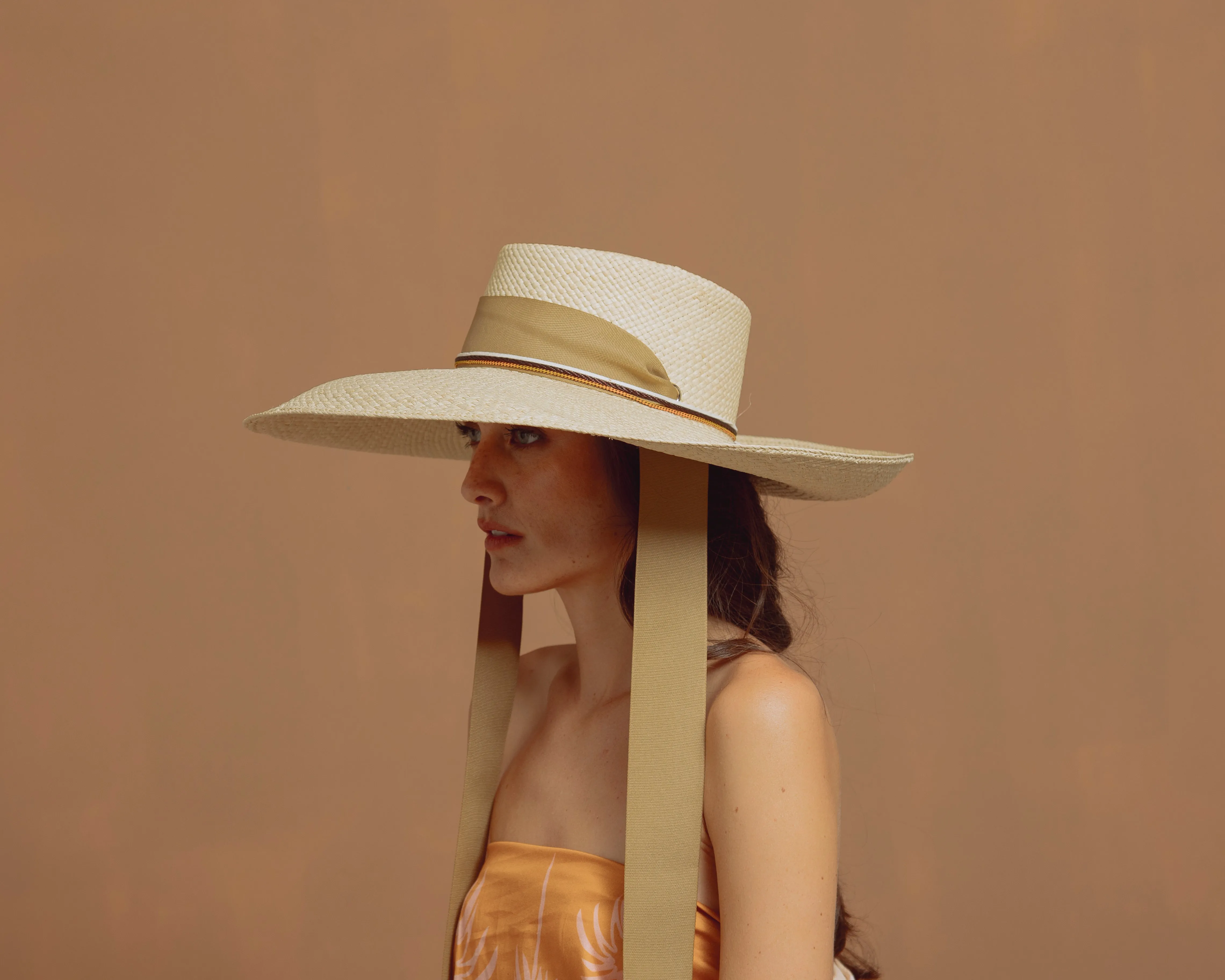 Long Brim Dumunt hat with adjustable ribbon