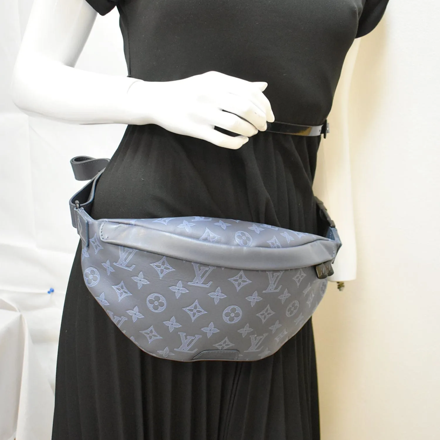 LOUIS VUITTON Discovery Monogram Shadow Leather Bumbag Navy Blue