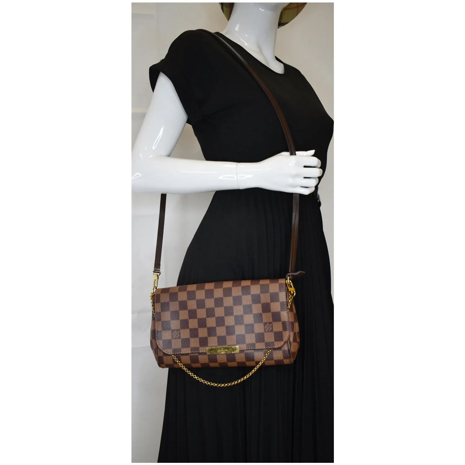 LOUIS VUITTON Favorite MM Damier Ebene Crossbody Bag Brown