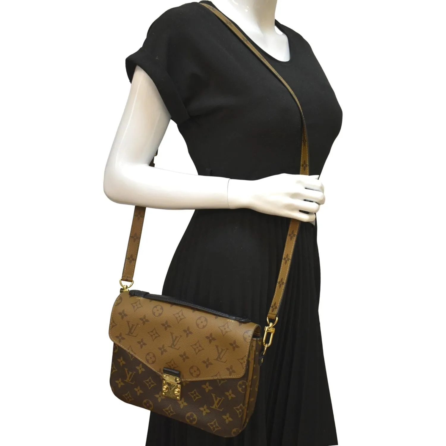 LOUIS VUITTON Metis Pochette Reverse Monogram Canvas Crossbody Bag Brown