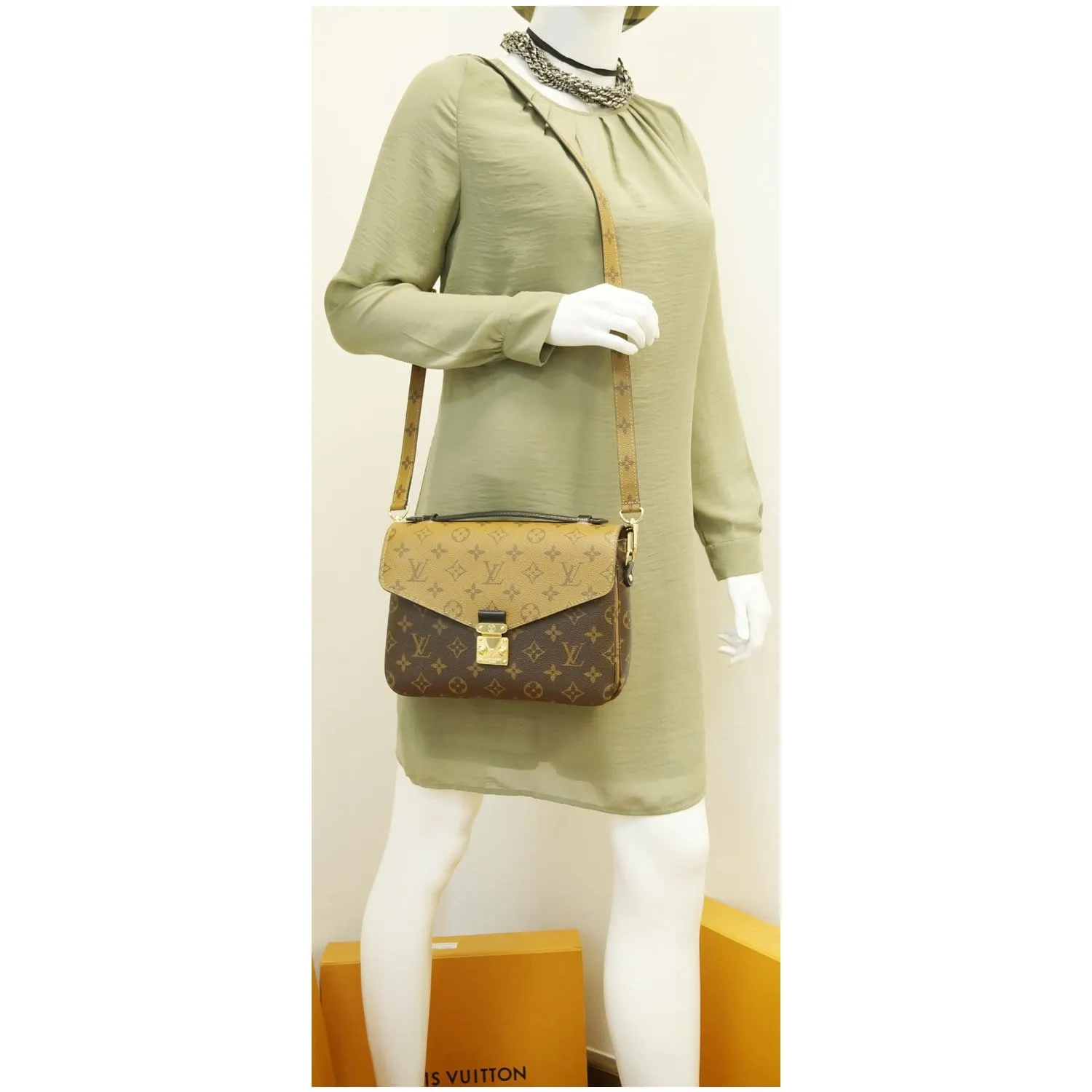 LOUIS VUITTON Metis Pochette Reverse Monogram Canvas Crossbody Bag Brown