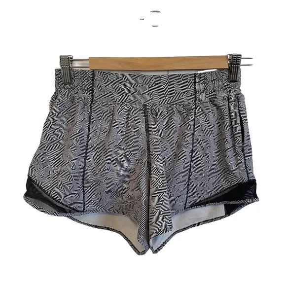 Lululemon Hotty Hot shorts size 6 Tall black white 2020 Seawheeze
