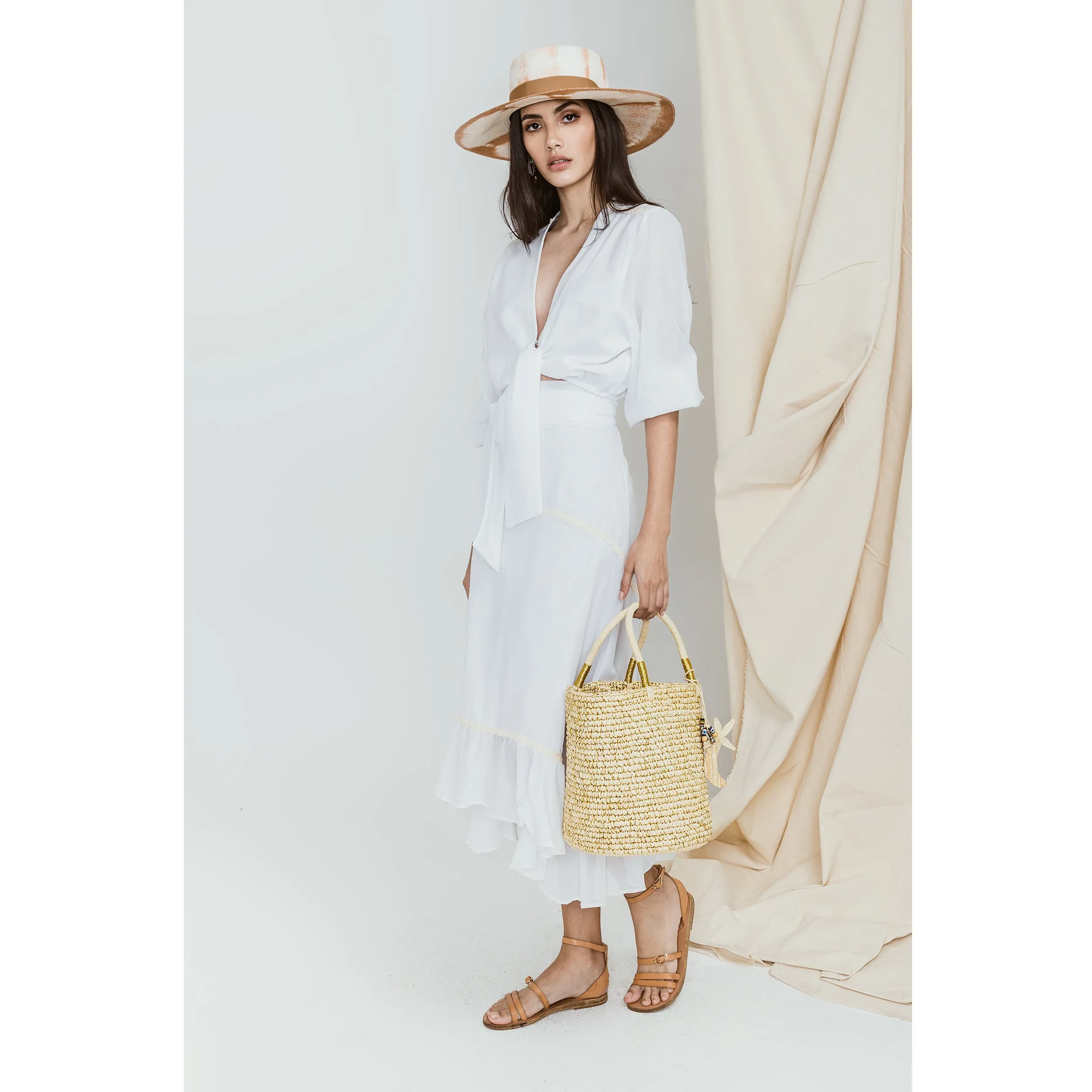 Medium tote woven straw solid dorado