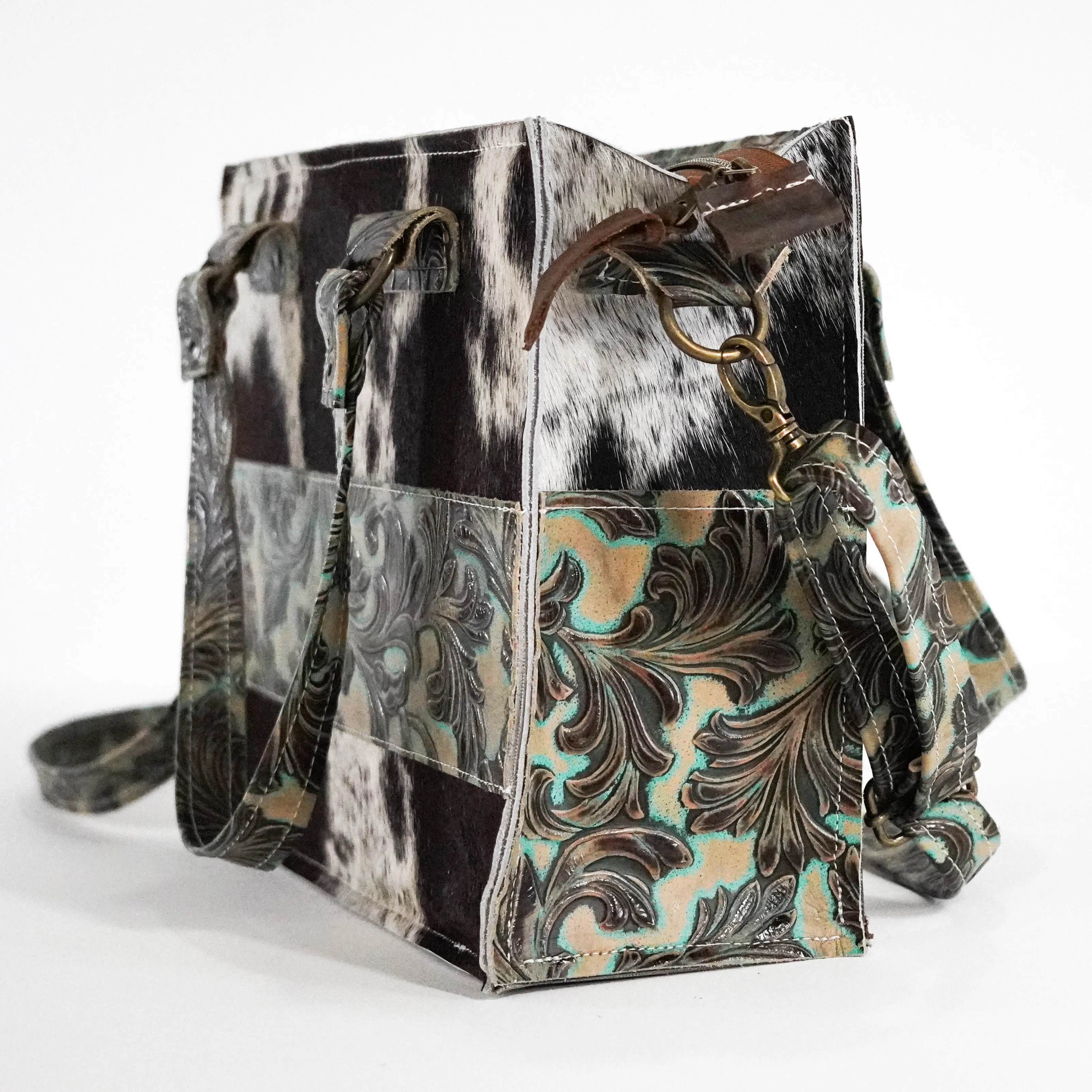 Minnie Pearl - Black & White w/ Turquoise Vinyard