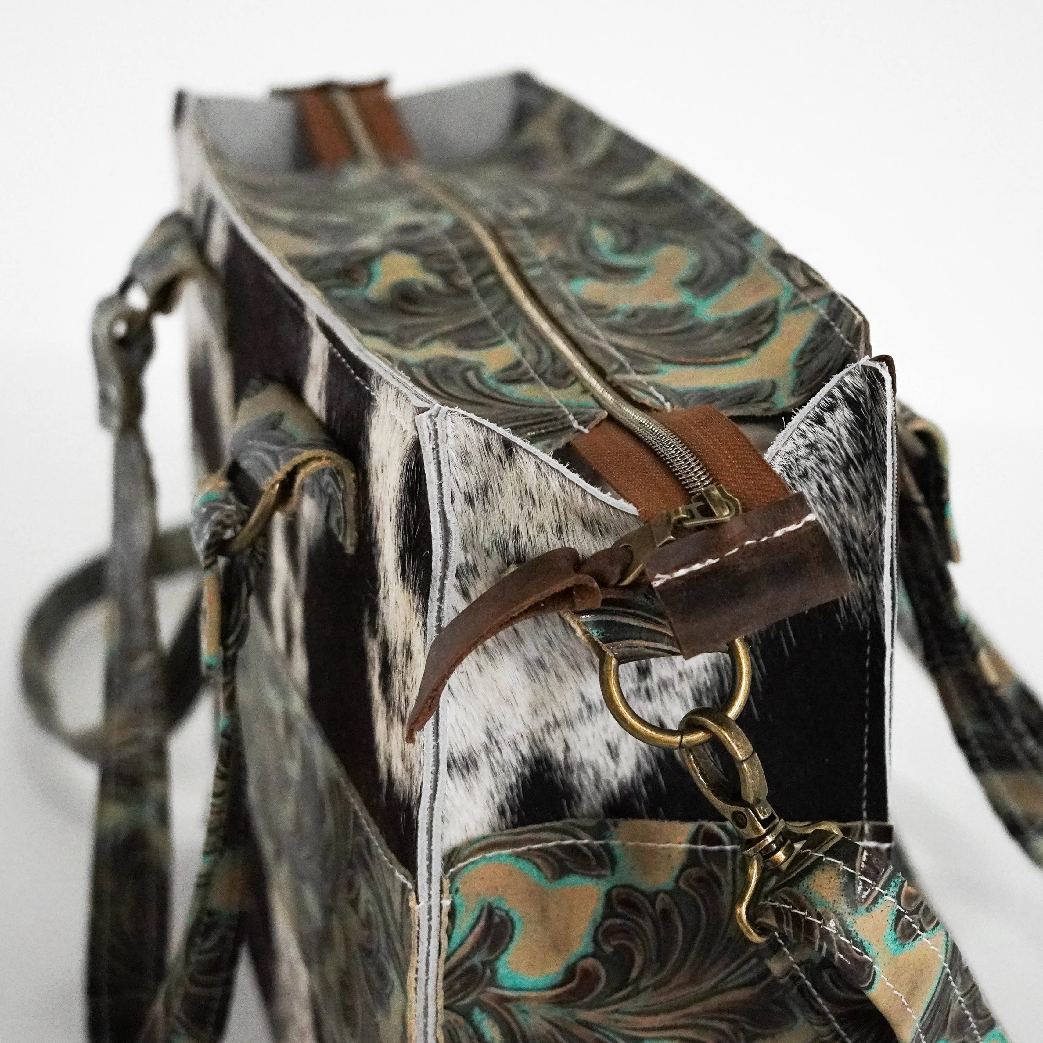 Minnie Pearl - Black & White w/ Turquoise Vinyard