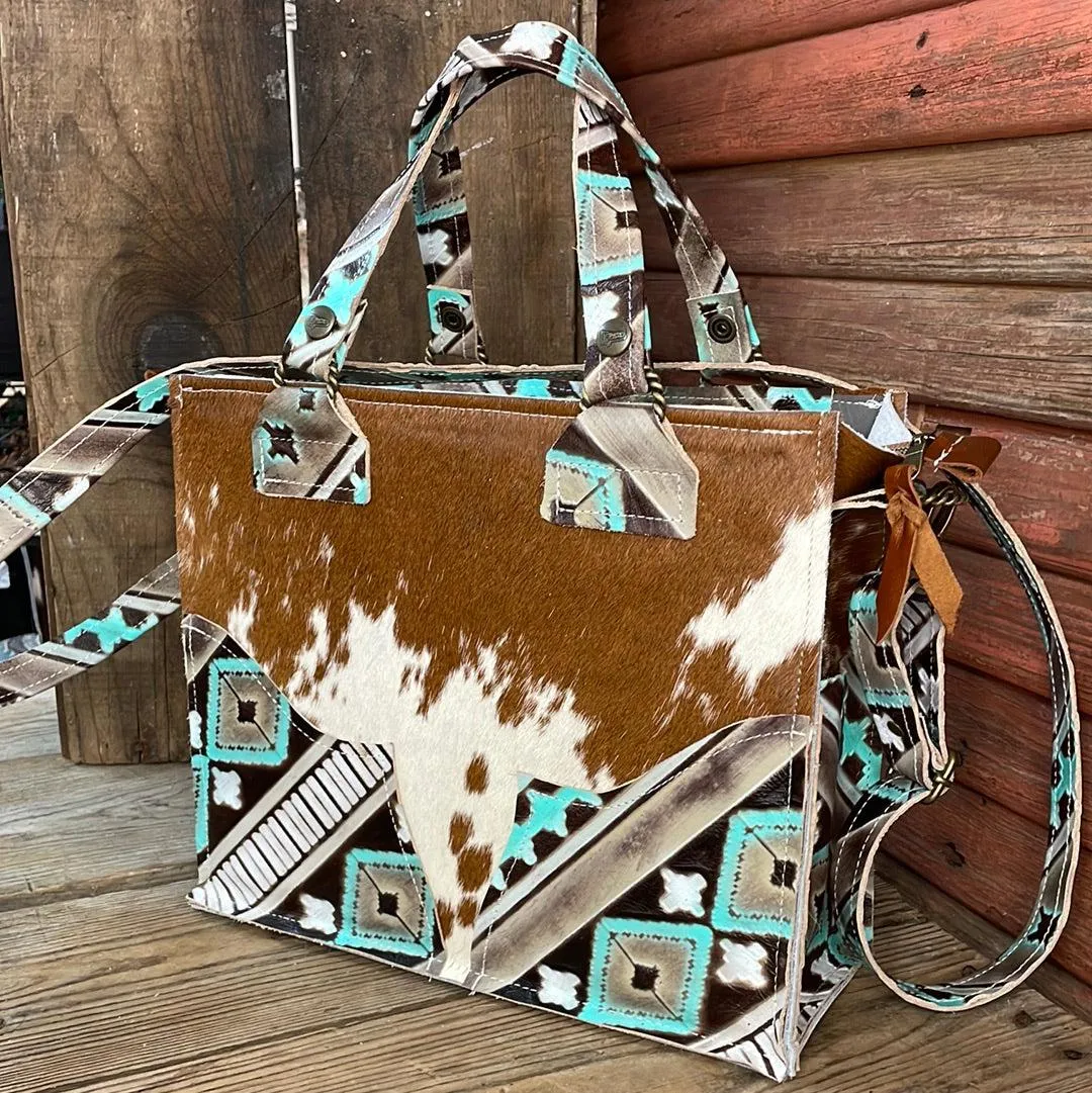Minnie Pearl - Longhorn w/ Cocoa Navajo