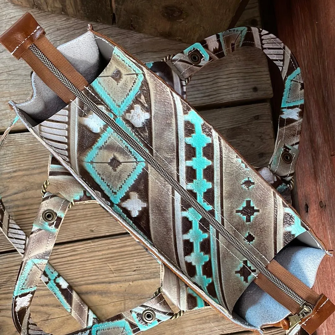 Minnie Pearl - Longhorn w/ Cocoa Navajo