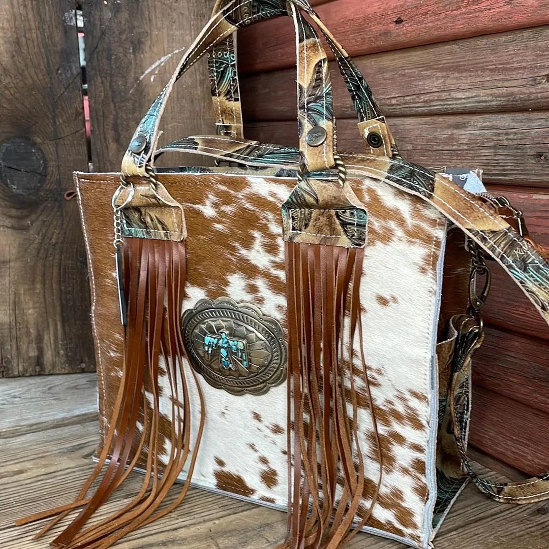 Minnie Pearl - Longhorn w/ Sepia Feathers w/ Concho