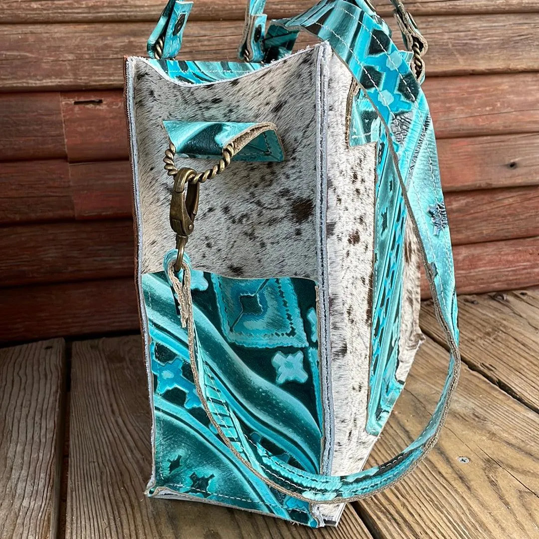 Minnie Pearl - Longhorn w/ Turquoise Matrix Navajo