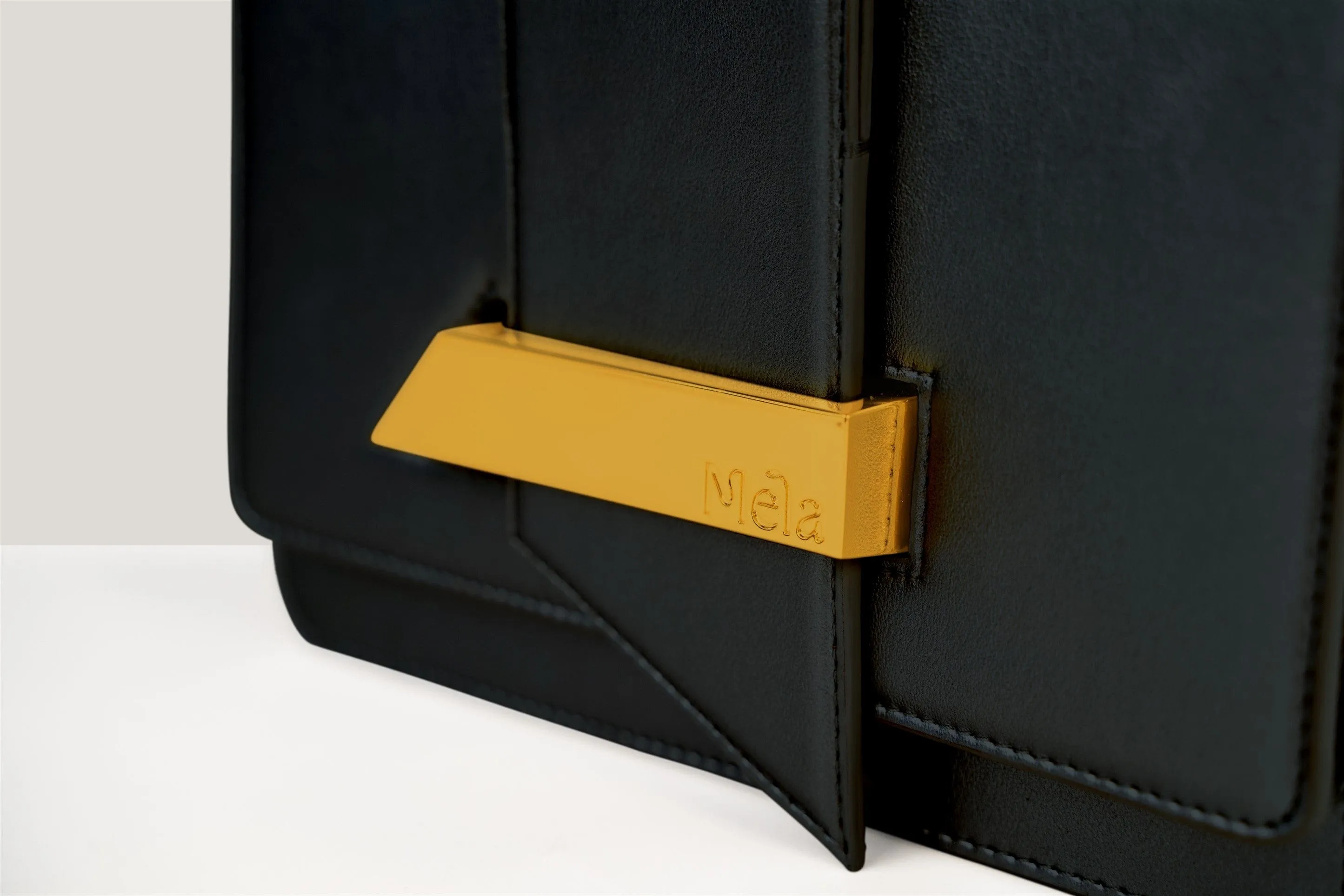 Nora Apple Leather Vegan Crossbody Bag | Black