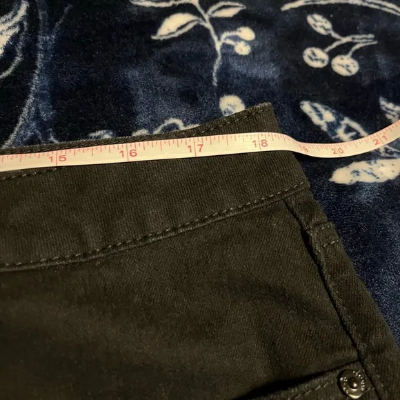 NWOT! Seven7 Raw Hem Weekend Short