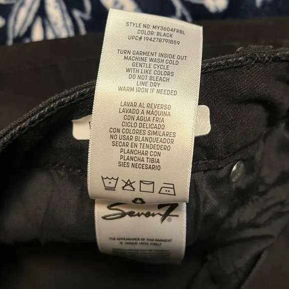 NWOT! Seven7 Raw Hem Weekend Short