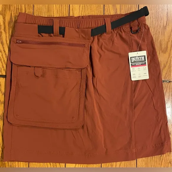 NWT Duluth Trading Co Heirloom Gardening Skort w/belt bag, size large, henna