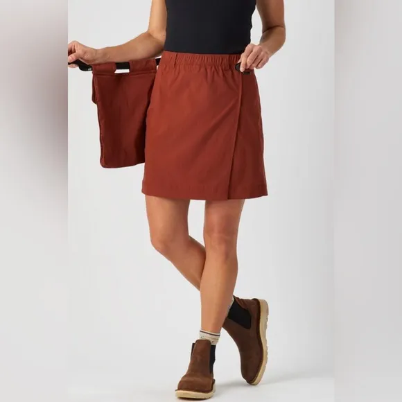 NWT Duluth Trading Co Heirloom Gardening Skort w/belt bag, size large, henna