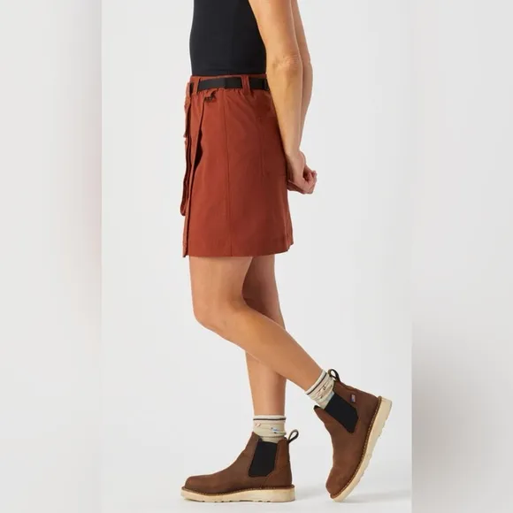 NWT Duluth Trading Co Heirloom Gardening Skort w/belt bag, size large, henna