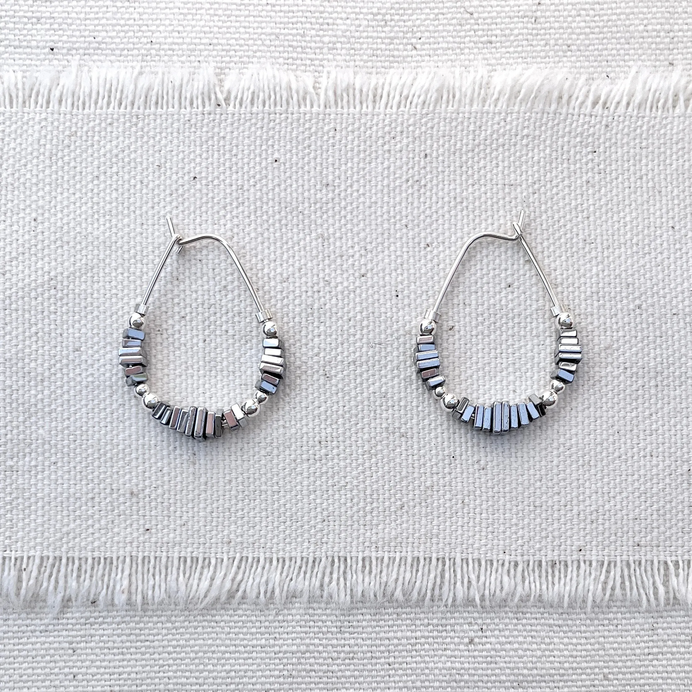 TESSÉRA Ovaline Bead Hoops